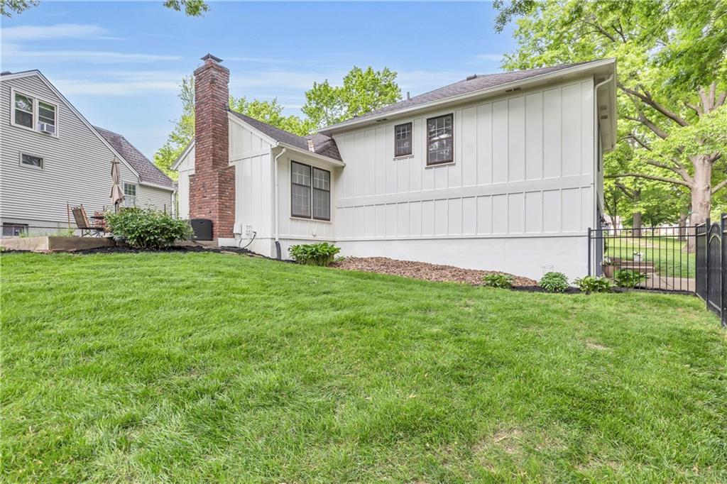 10001 Monrovia Street