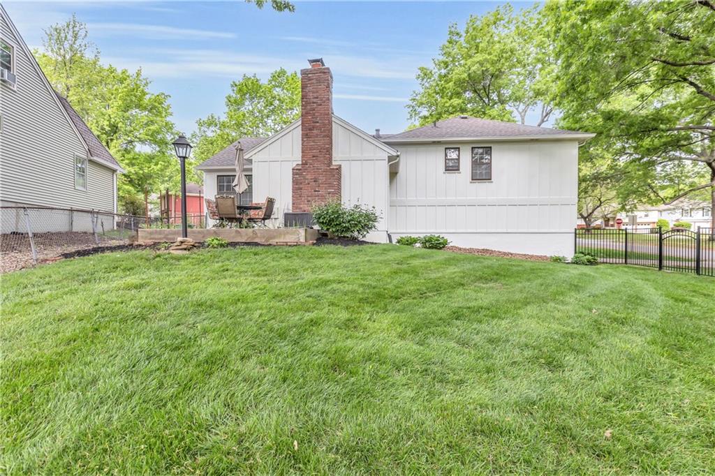 10001 Monrovia Street