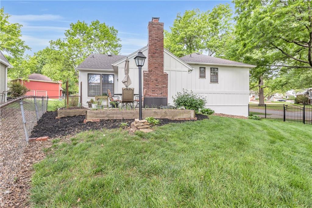 10001 Monrovia Street