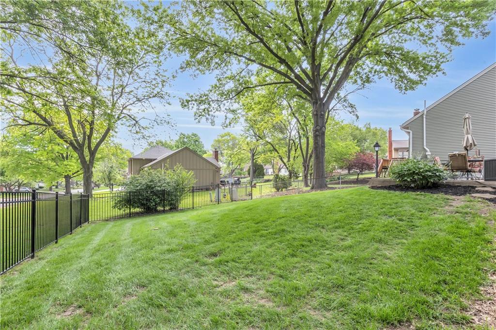 10001 Monrovia Street