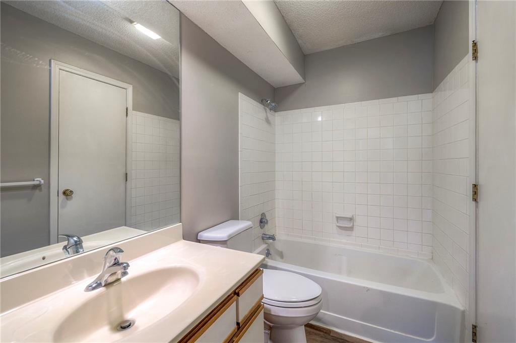 8848 W 106th Terrace