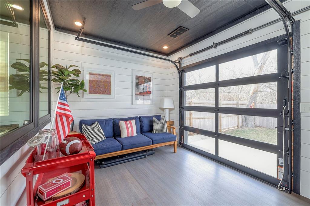 7616 Washington Street