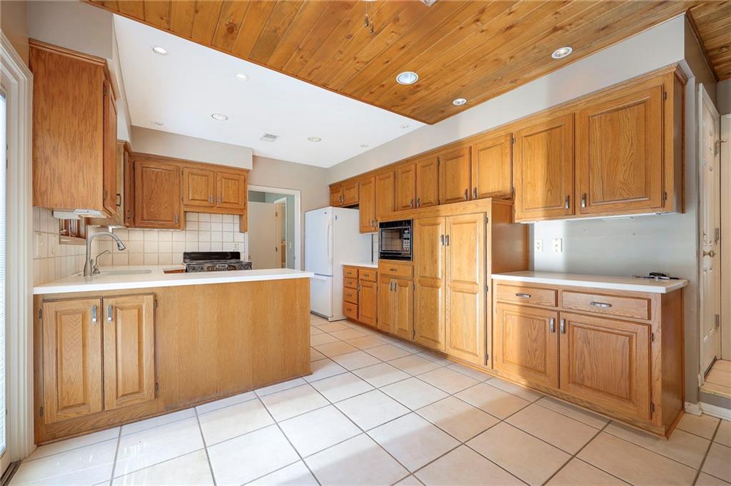 1941 E Frontier Lane