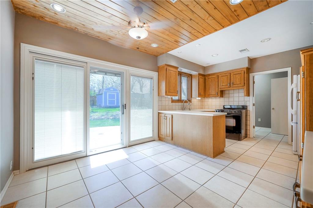 1941 E Frontier Lane