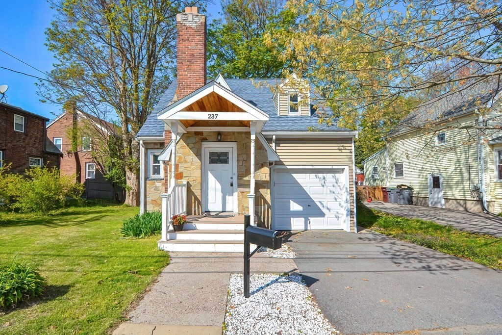 237 Curve St