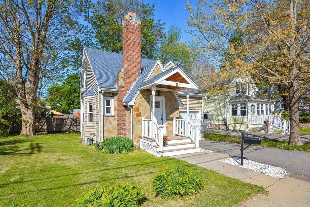 237 Curve St
