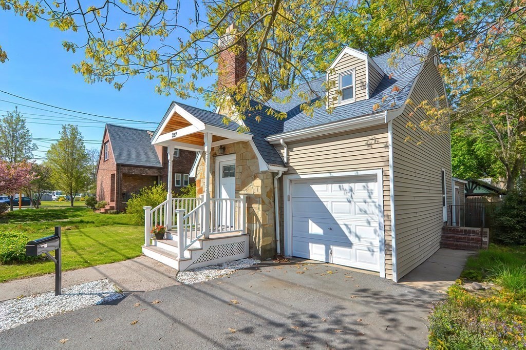 237 Curve St