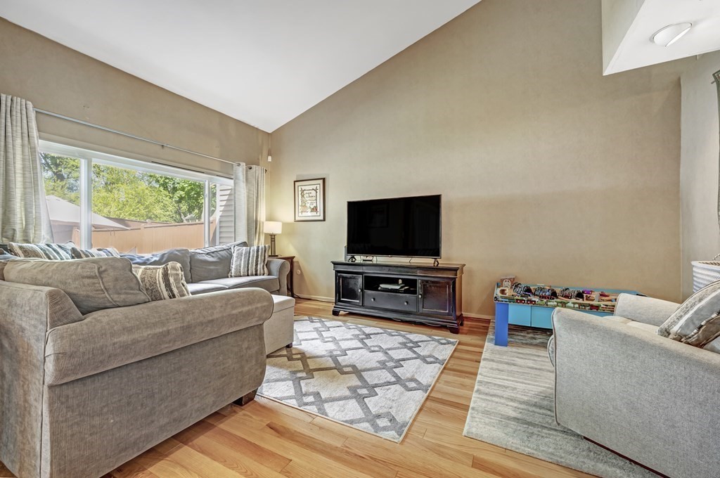 144 Pleasant St Unit: 2