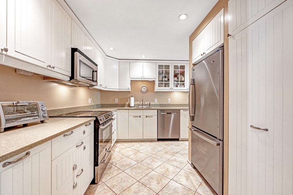144 Pleasant St Unit: 2