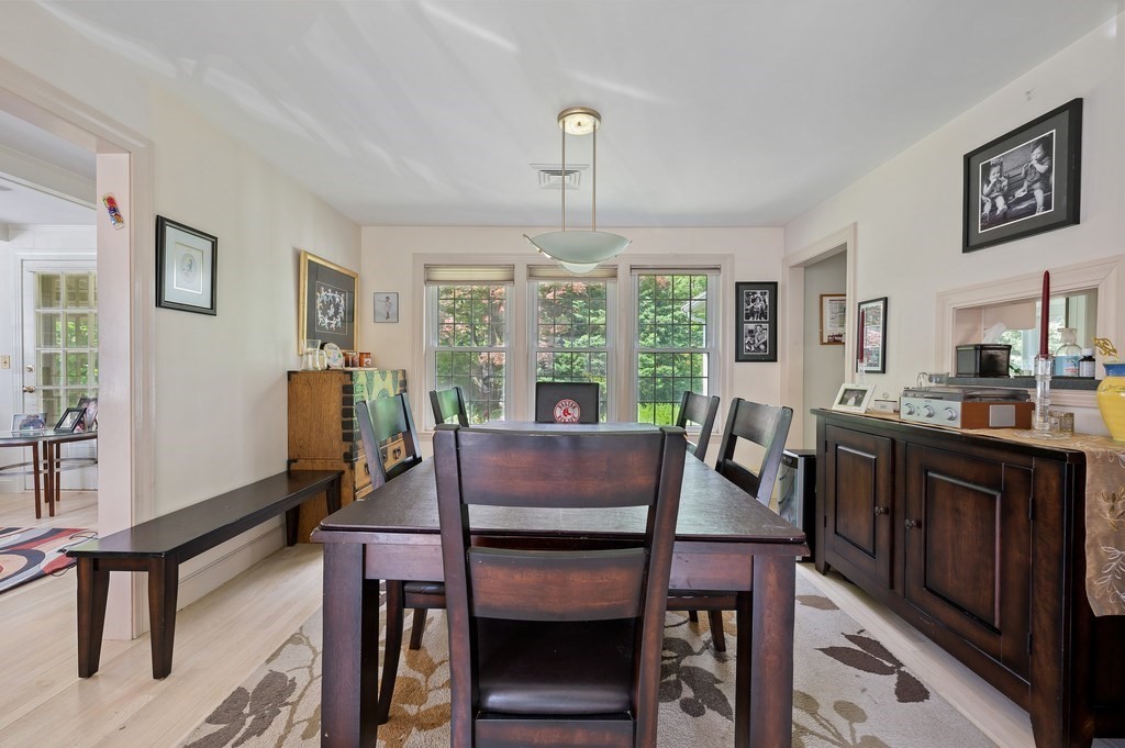 38 Colonial Rd