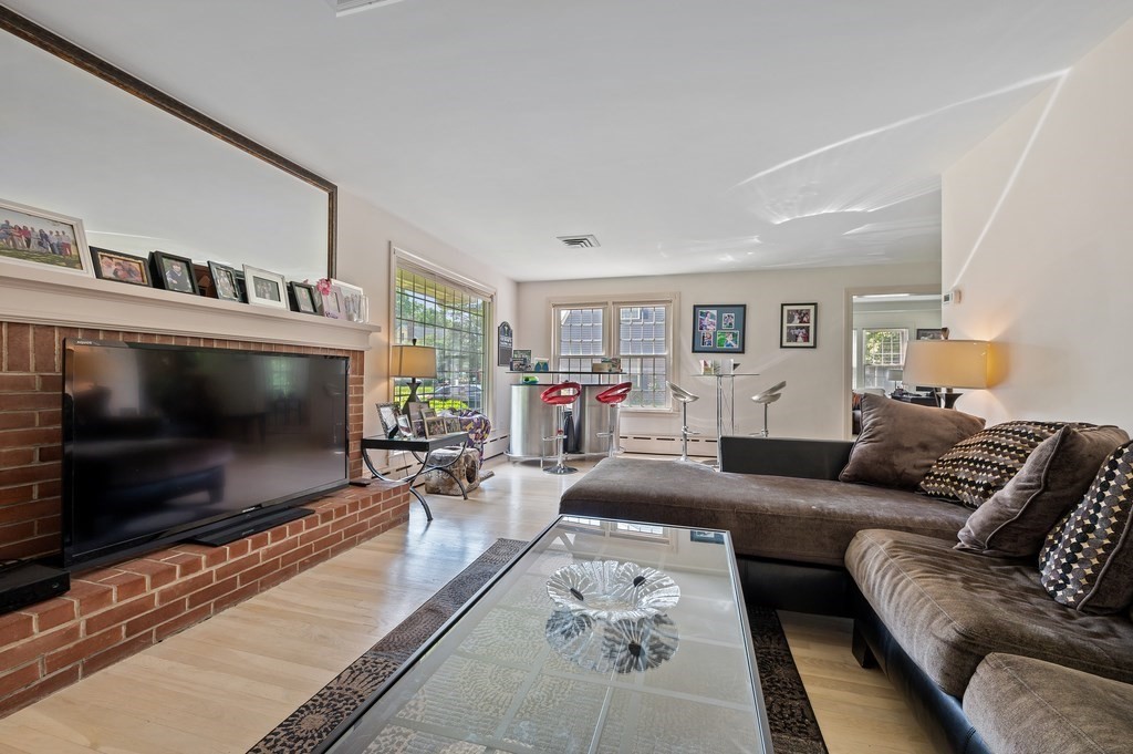 38 Colonial Rd