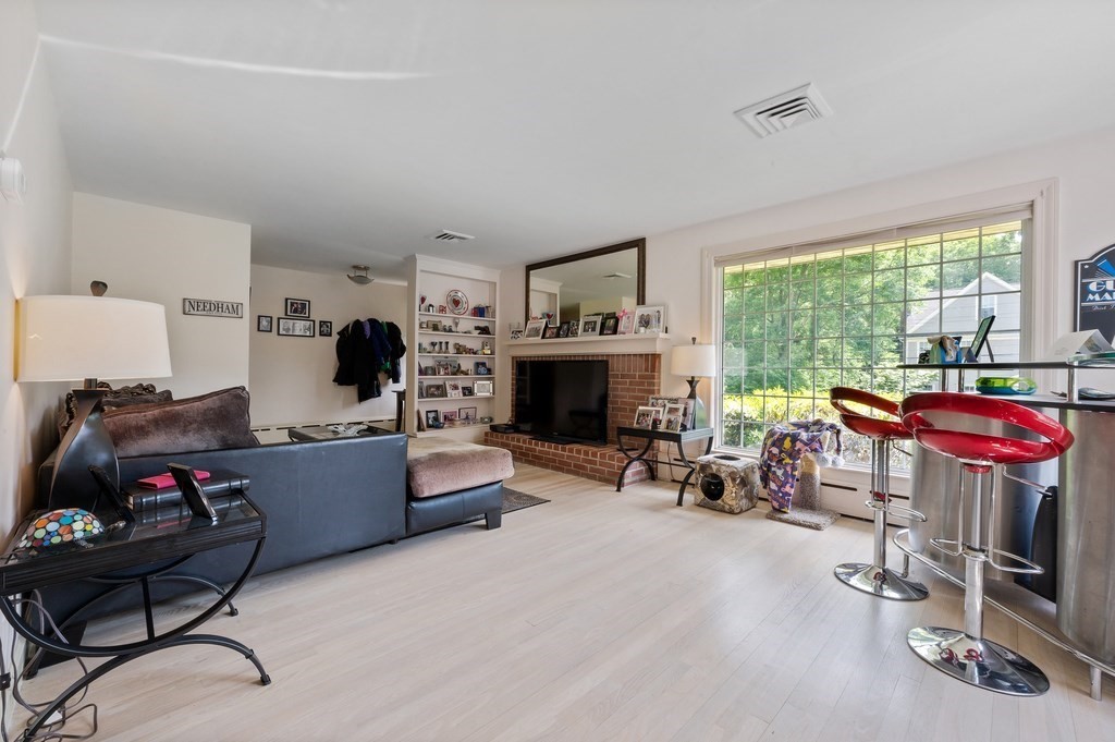 38 Colonial Rd