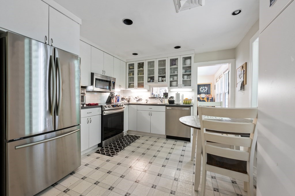 38 Colonial Rd