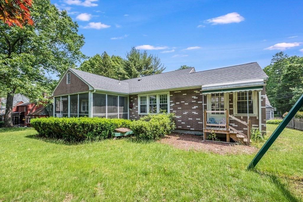 38 Colonial Rd