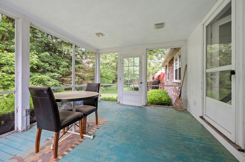 38 Colonial Rd