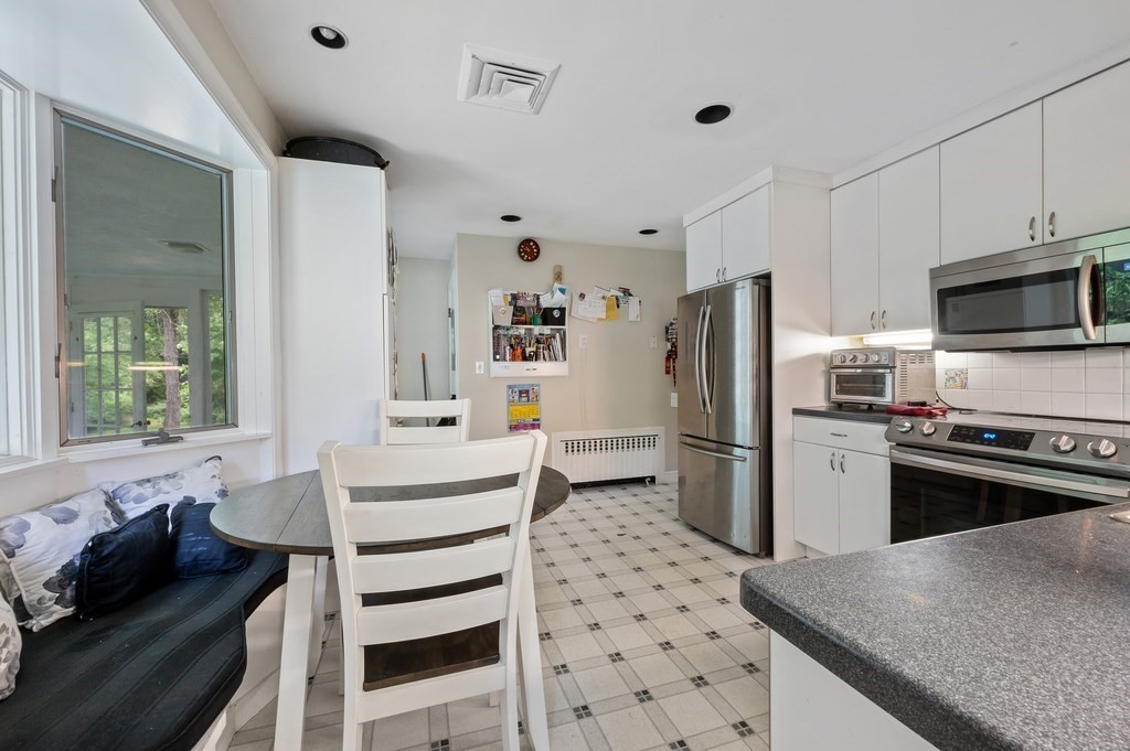 38 Colonial Rd