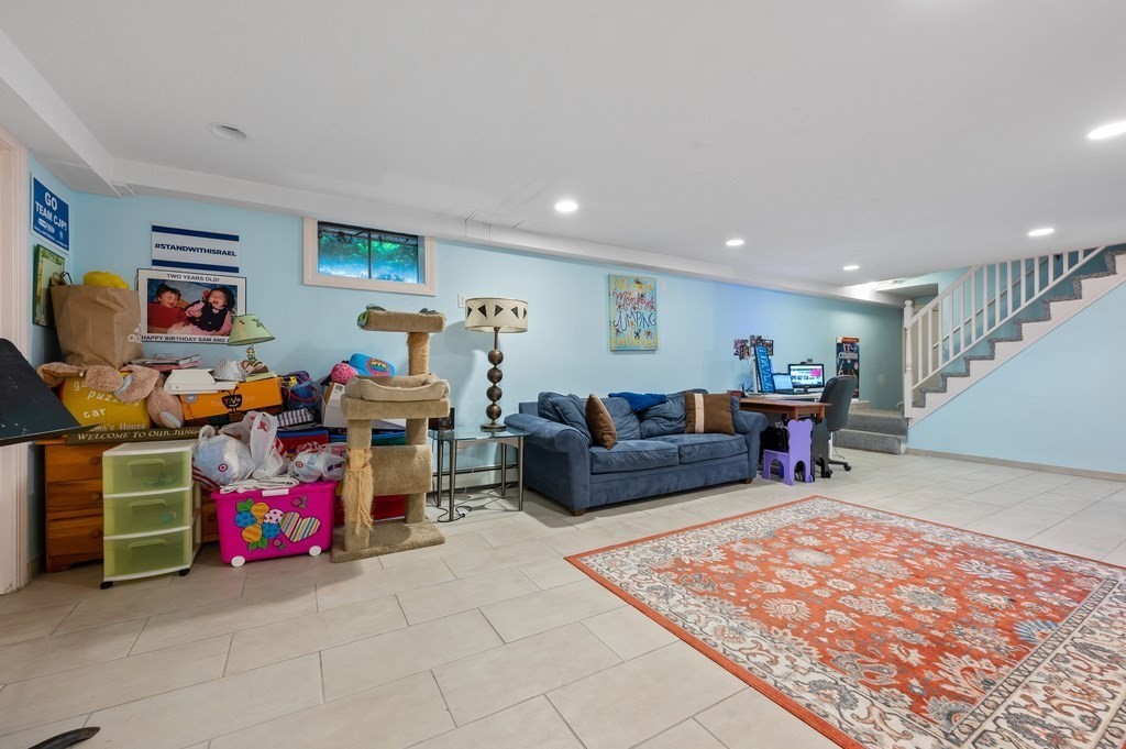38 Colonial Rd