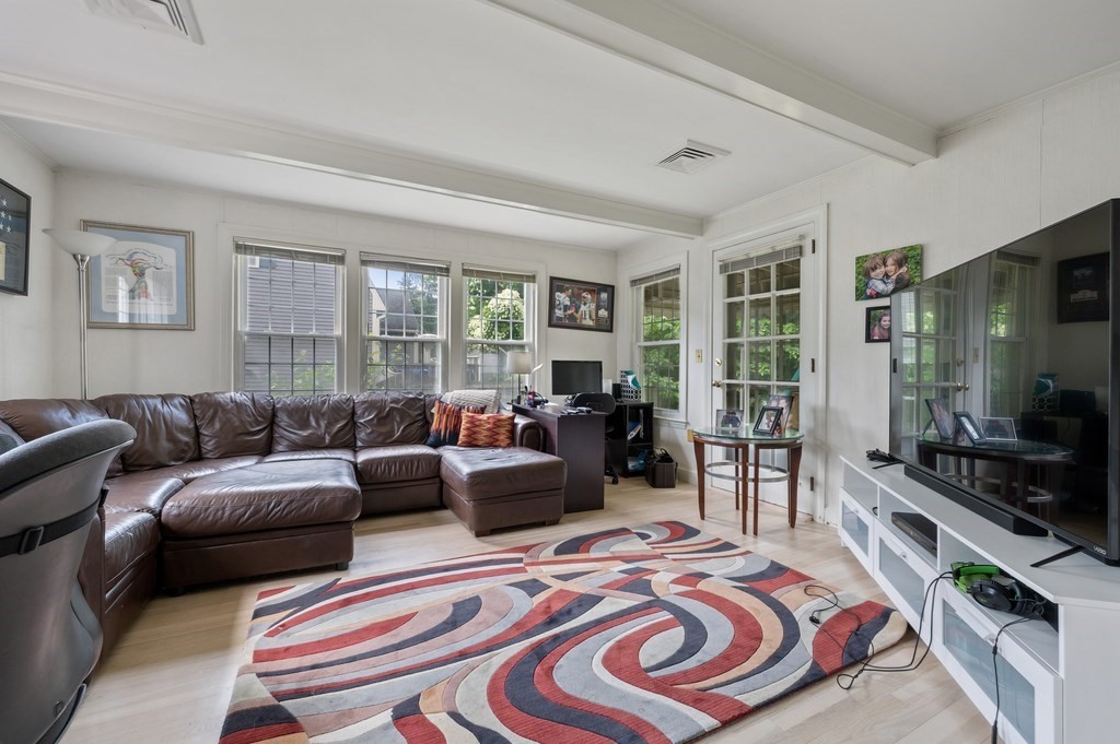 38 Colonial Rd