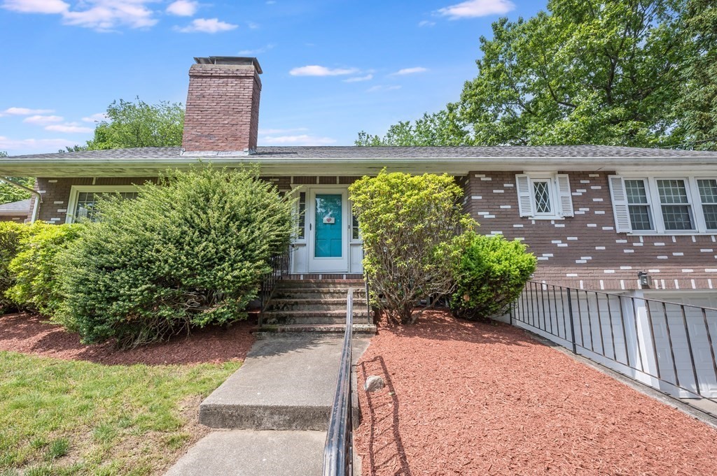 38 Colonial Rd