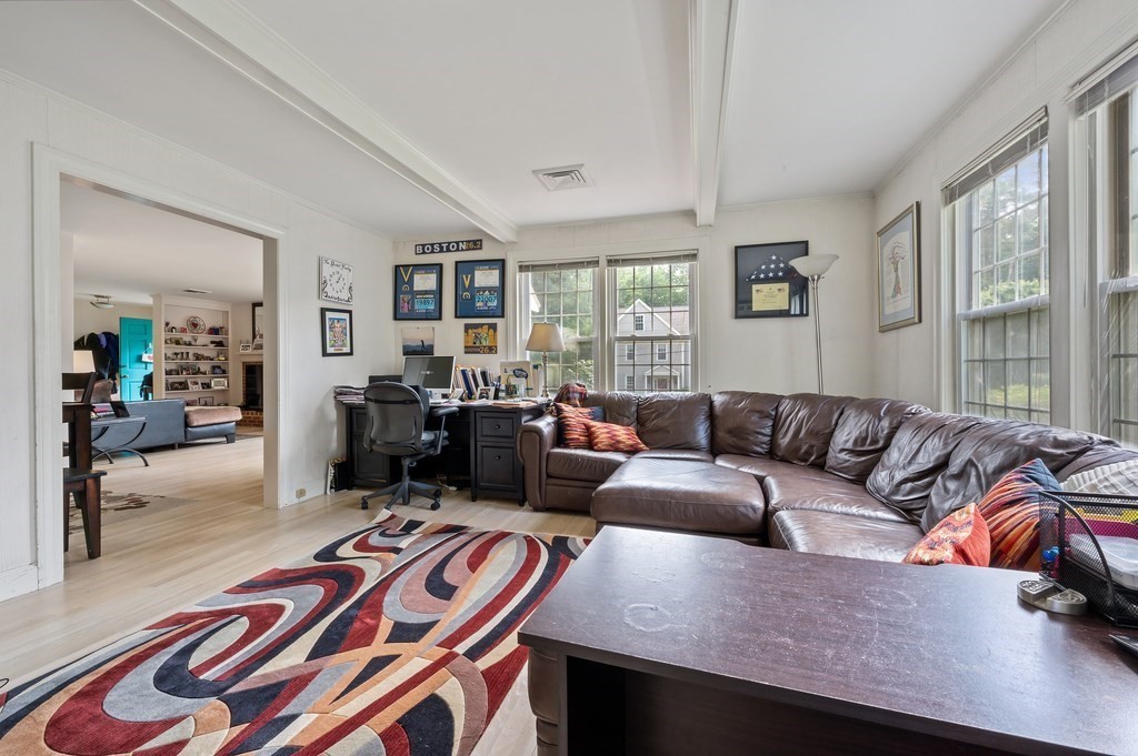 38 Colonial Rd