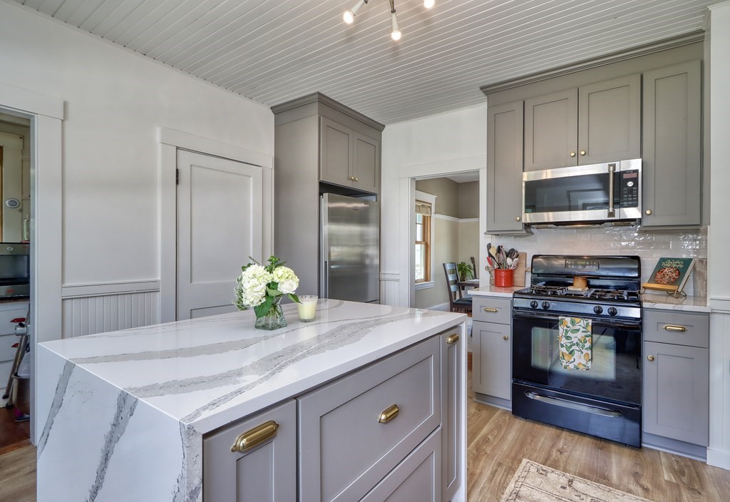 39 Loring St