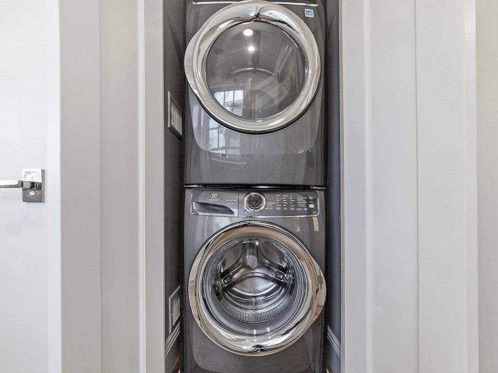 156 Pearl St Unit: 2