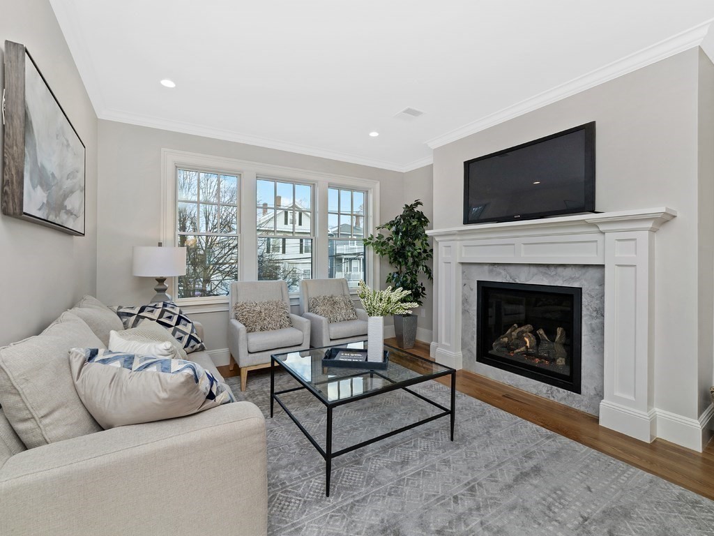 156 Pearl St Unit: 2