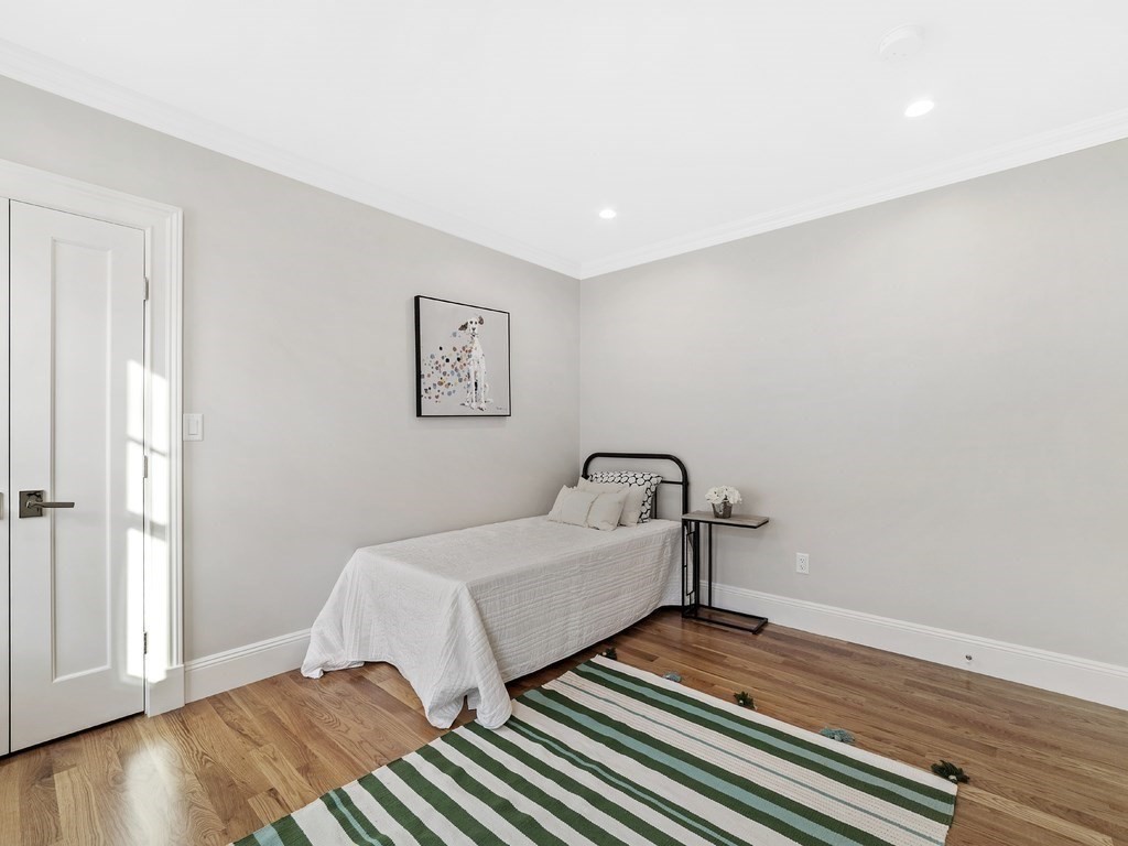 156 Pearl St Unit: 2