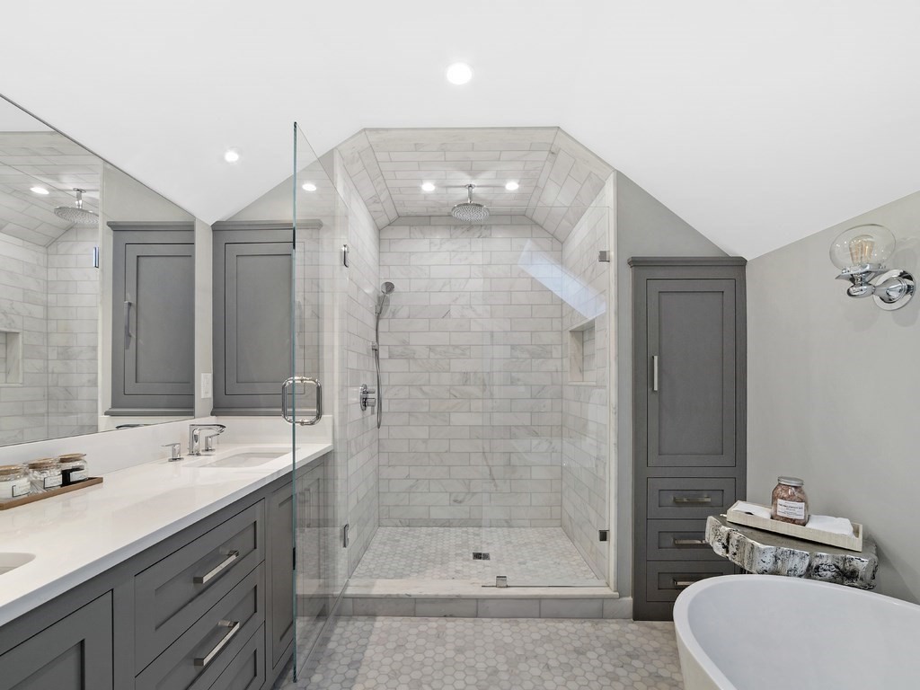 156 Pearl St Unit: 2