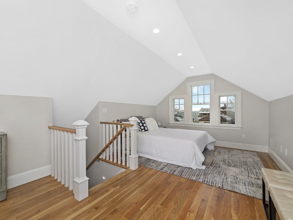 156 Pearl St Unit: 2