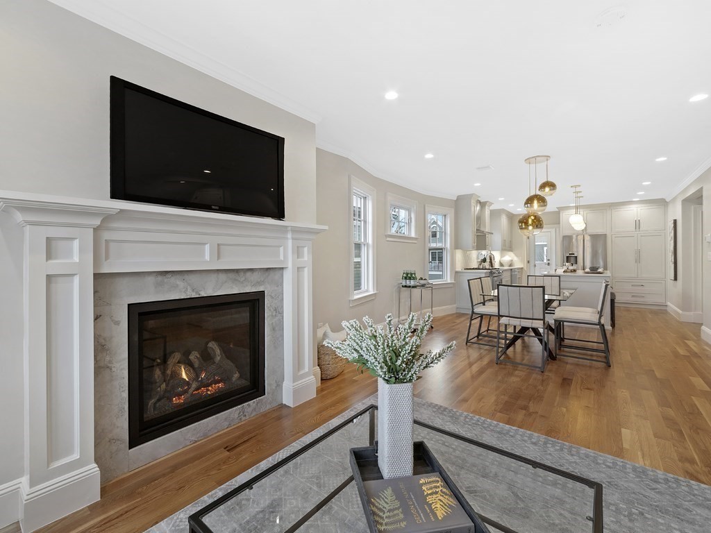 156 Pearl St Unit: 2