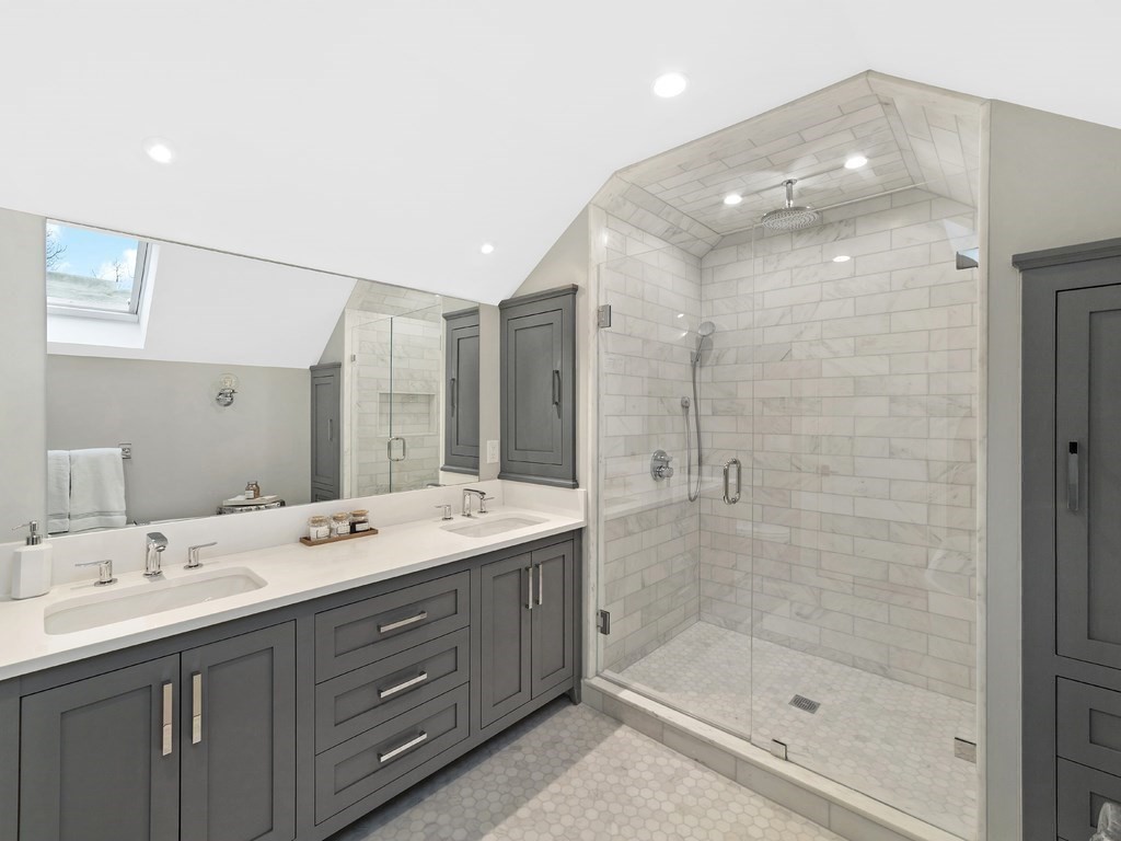 156 Pearl St Unit: 2