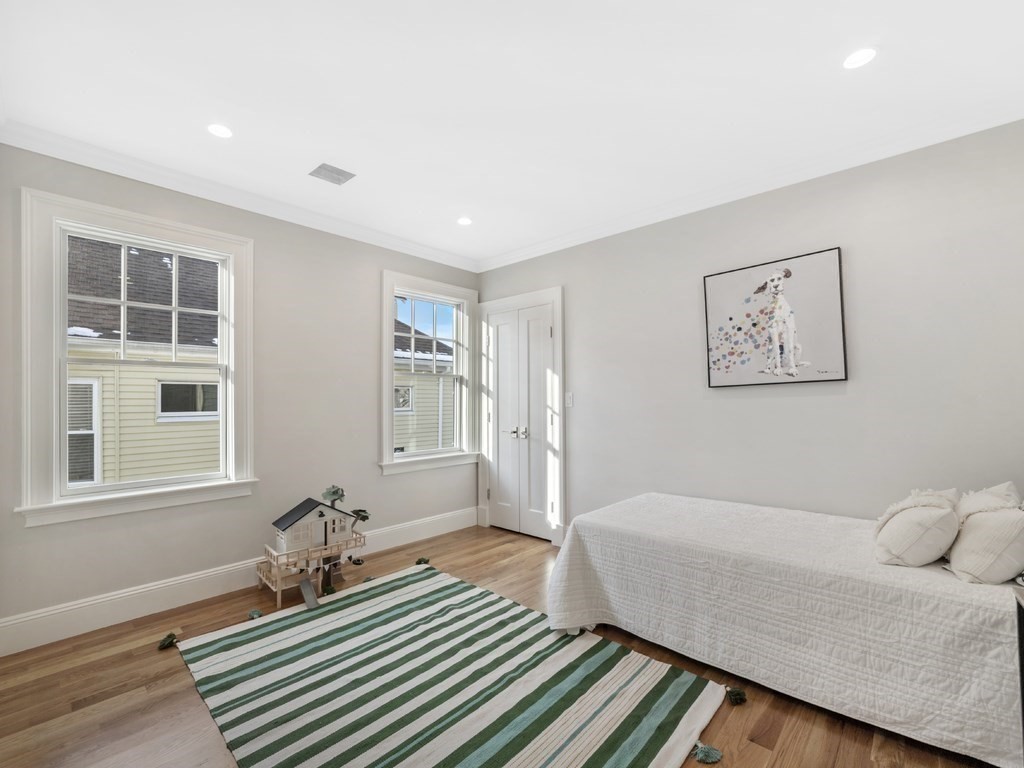 156 Pearl St Unit: 2