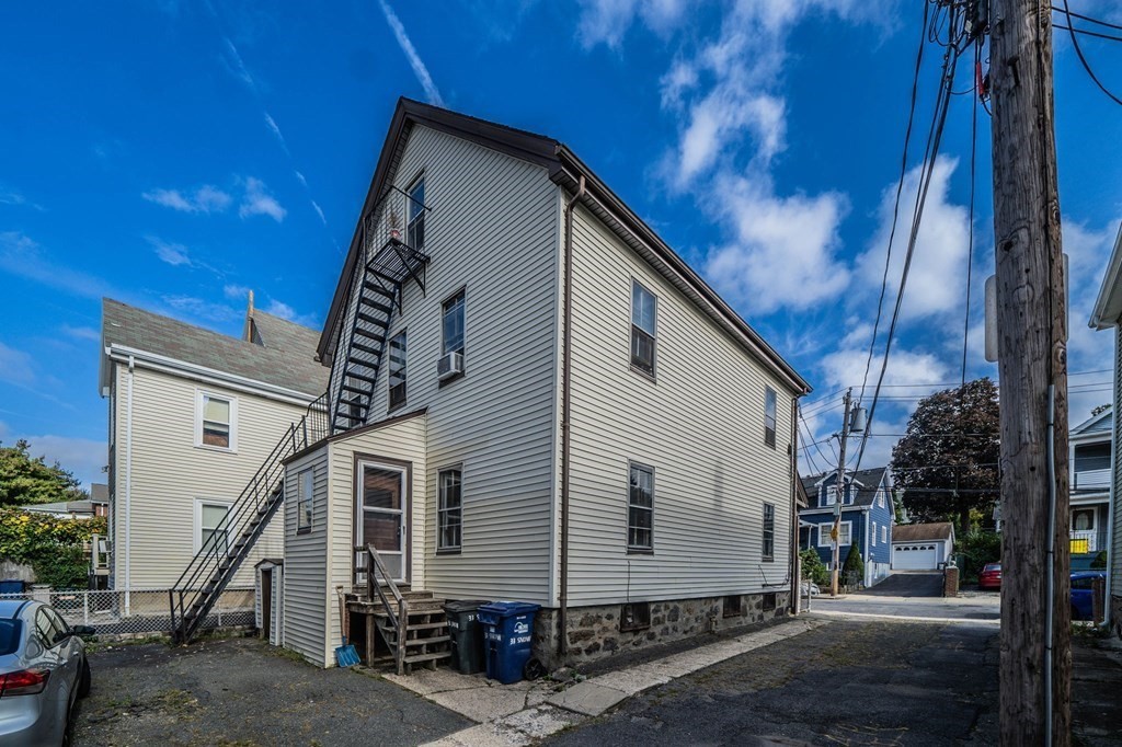 33 Snow St