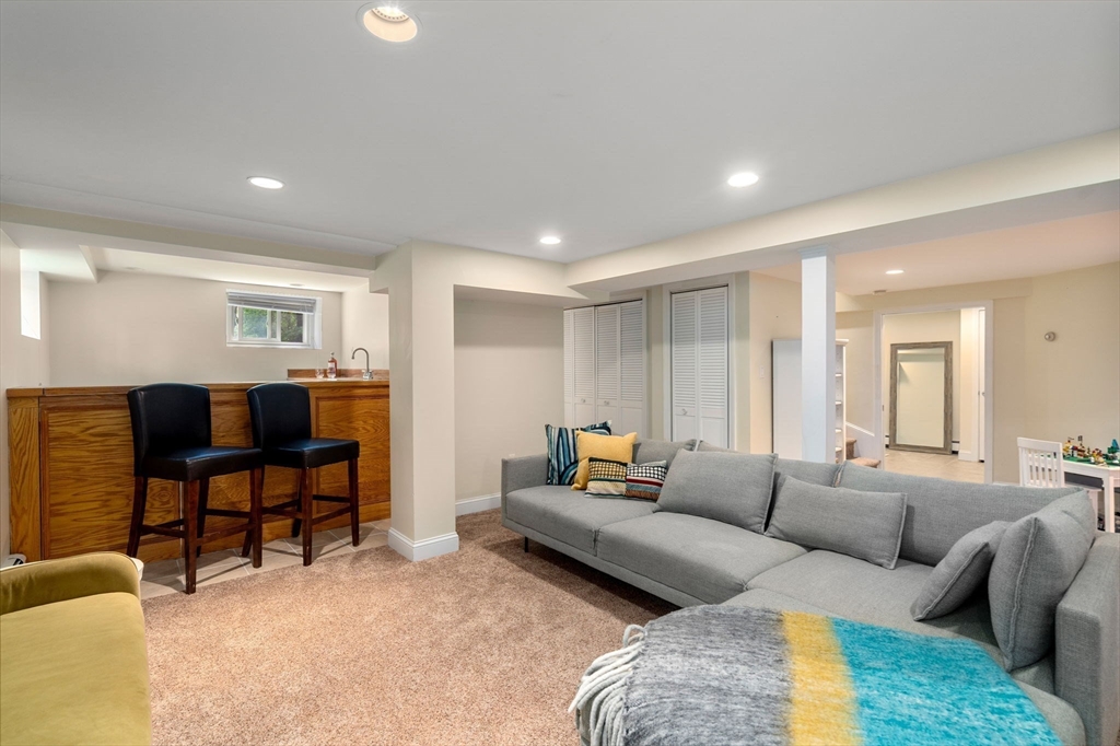 60 Lakeshore Dr