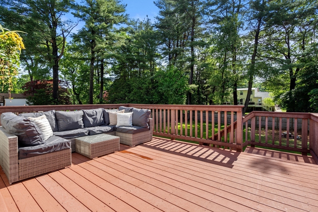 60 Lakeshore Dr