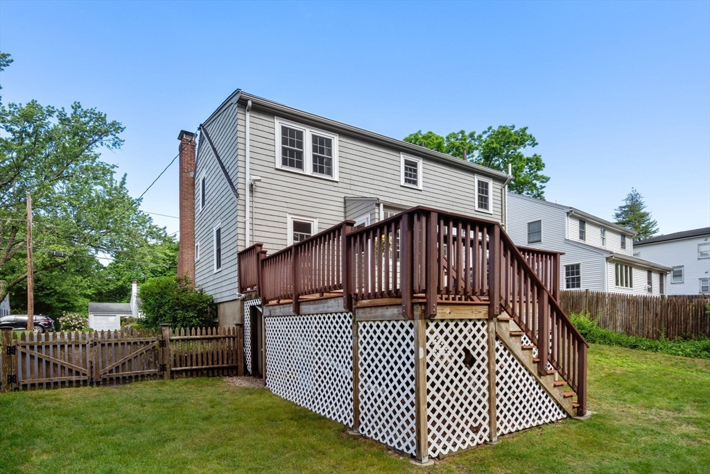 60 Lakeshore Dr