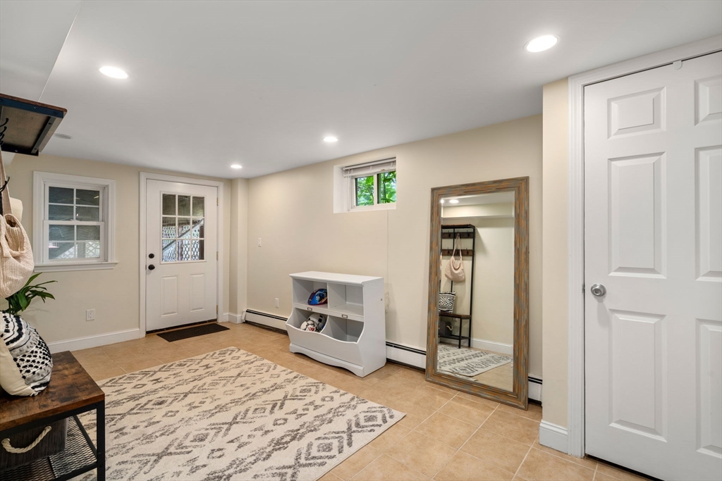 60 Lakeshore Dr