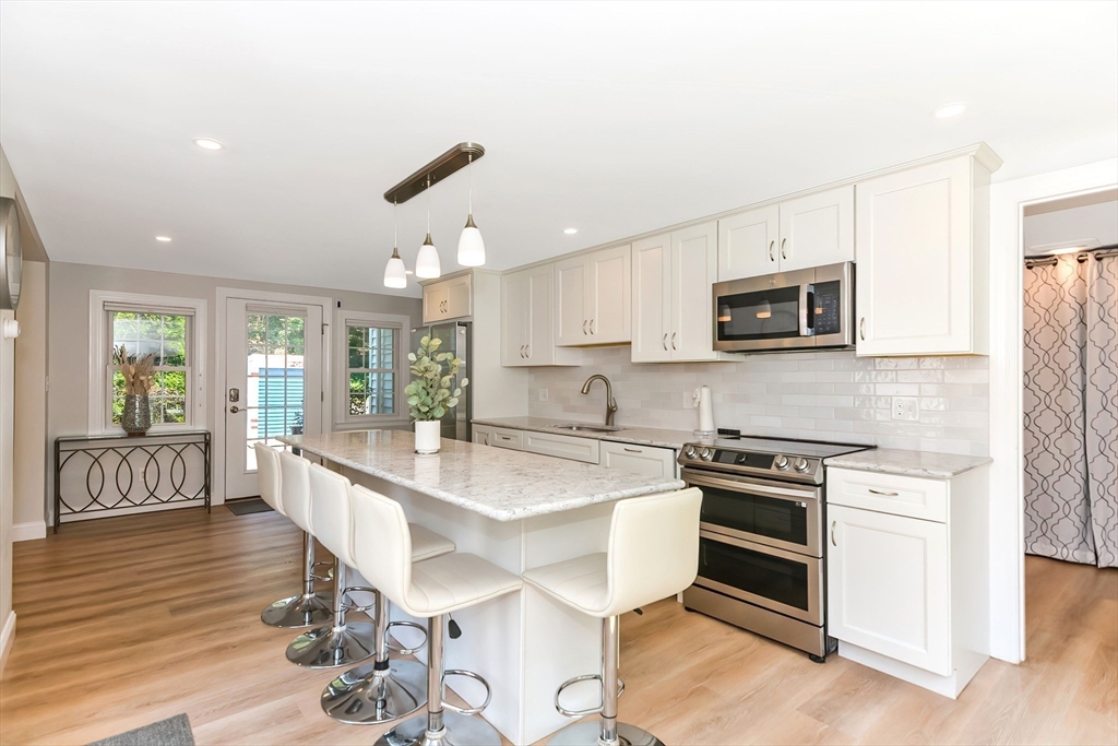 1364 High St
