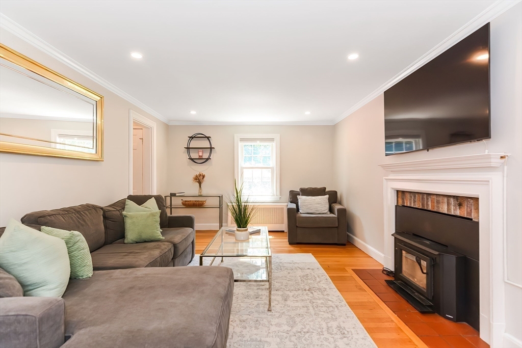 1364 High St