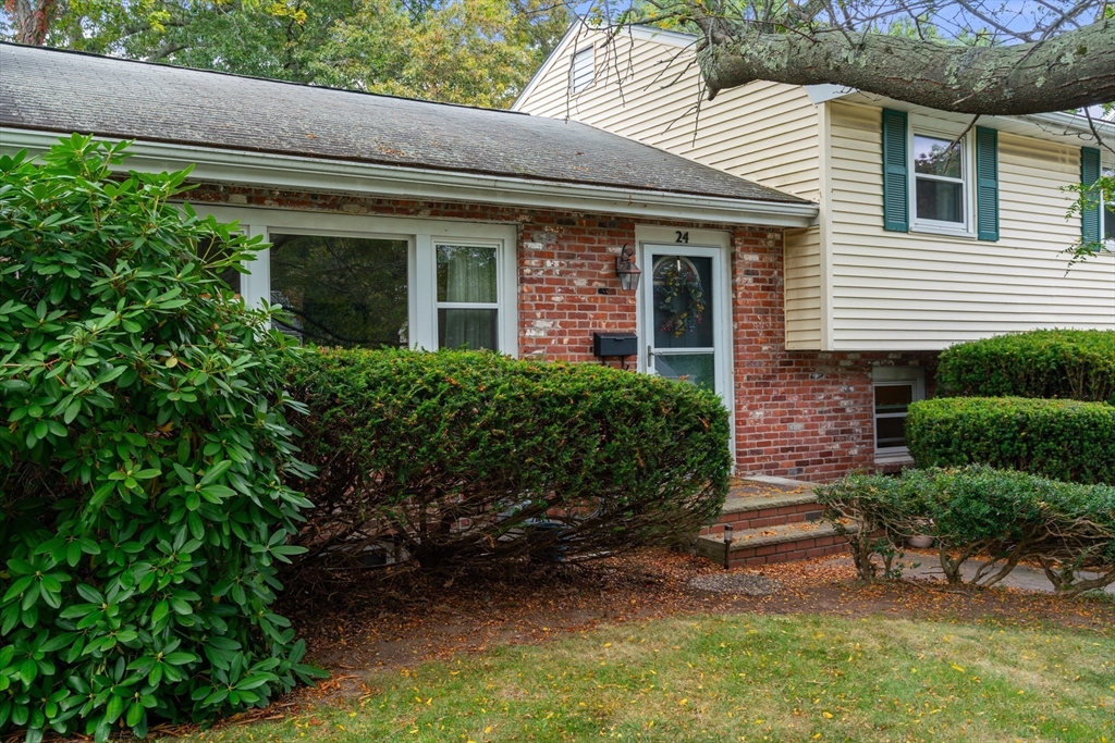 24 Pond Farm Rd