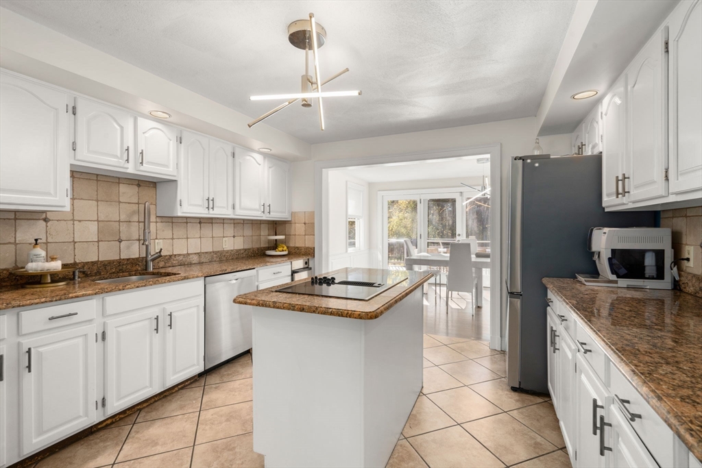 23 Bubbling Brook Rd