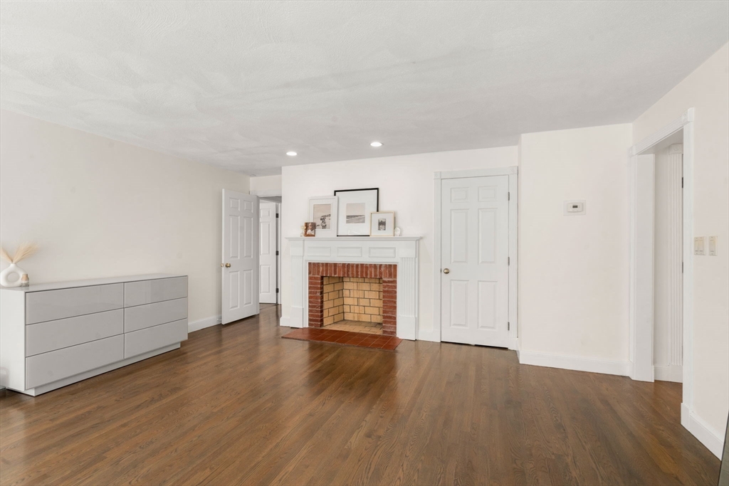 23 Bubbling Brook Rd