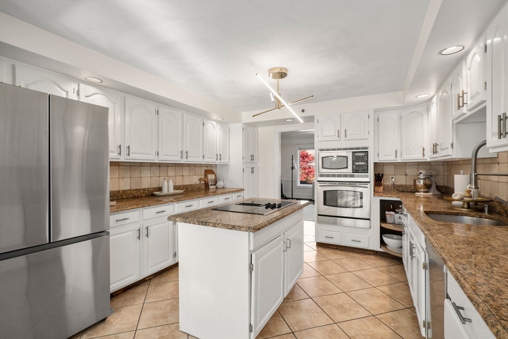 23 Bubbling Brook Rd