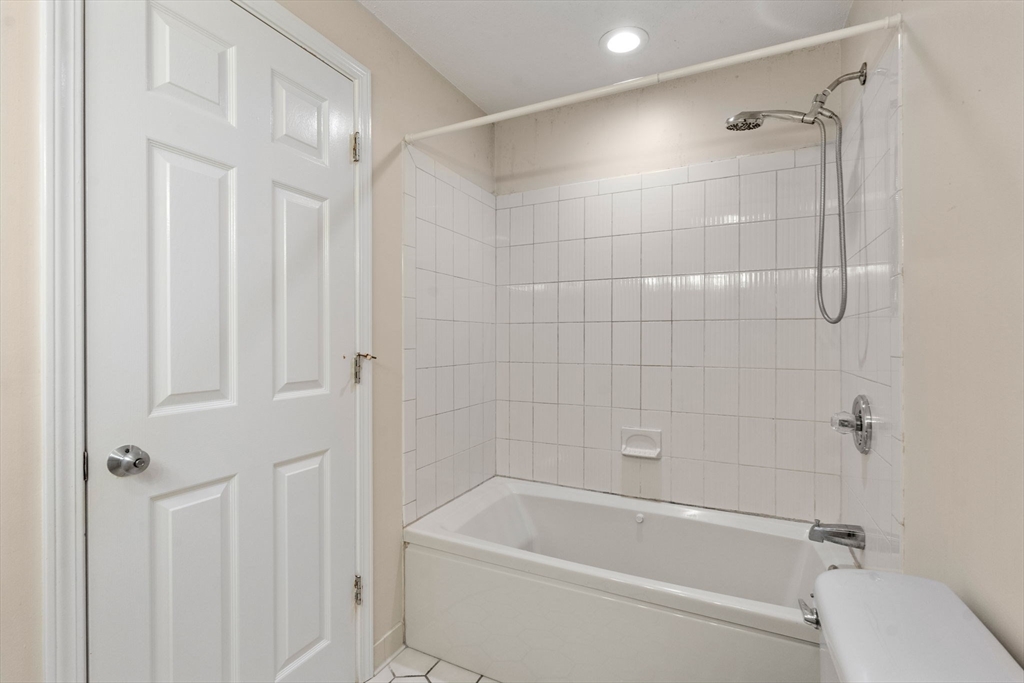 1216 Vfw Pkwy # 40