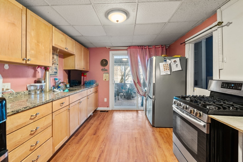 23-25 Hoyle St