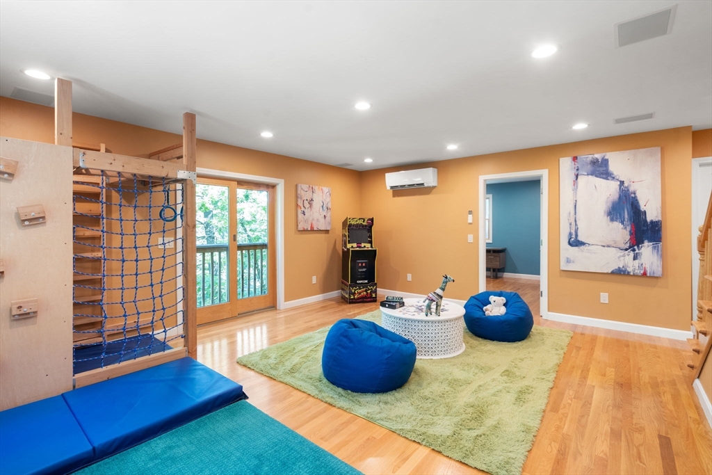 94 Mayfair Dr