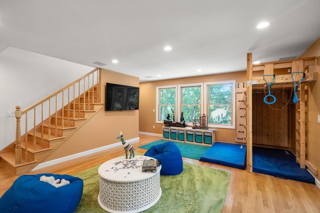 94 Mayfair Dr
