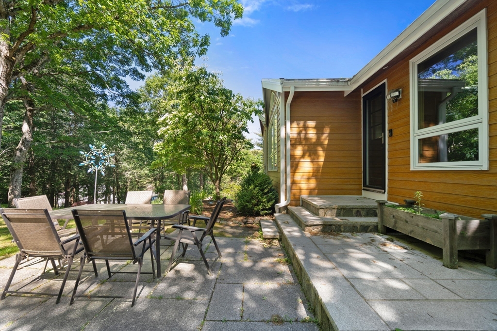 94 Mayfair Dr
