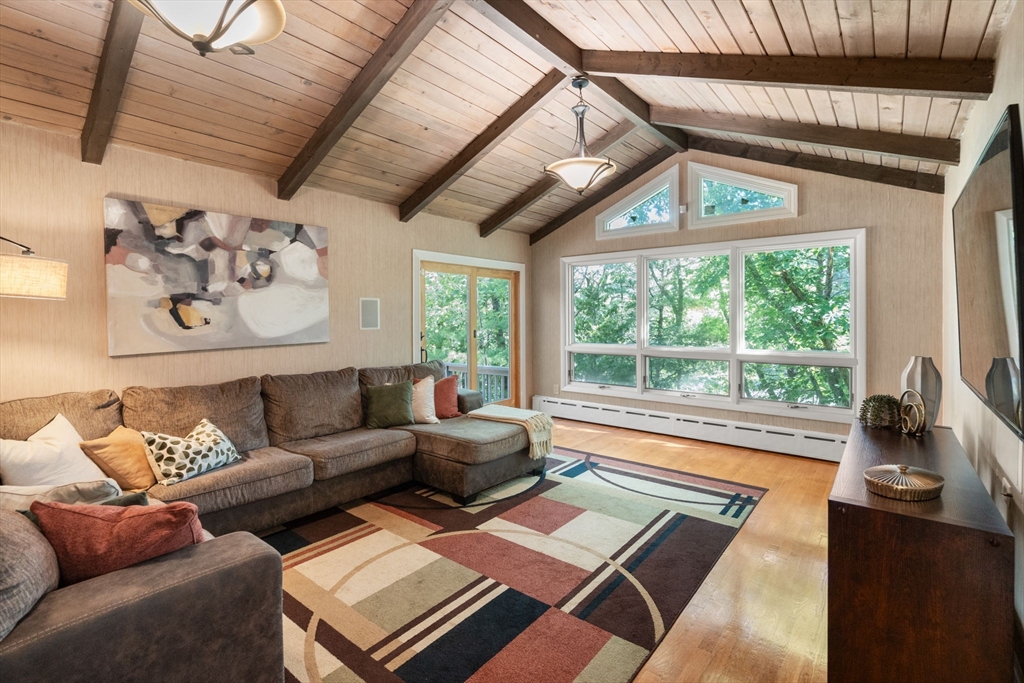 94 Mayfair Dr
